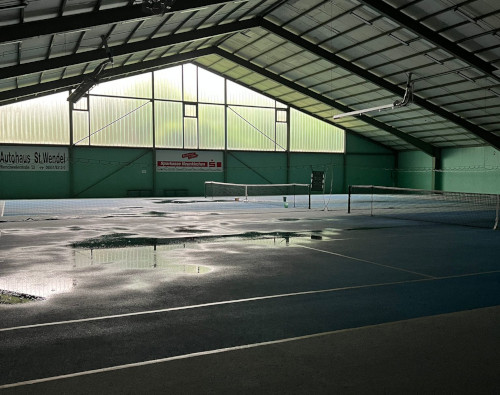 Hochwasser in unserer Tennishalle
